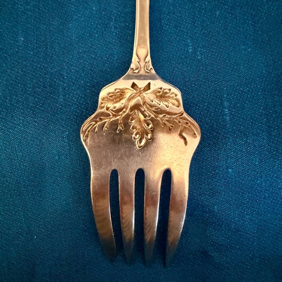 GORGEOUS! CHARTER OAK Roger Bros Meat or Serving Fork 1906 Silverplate - Picture 8 of 12